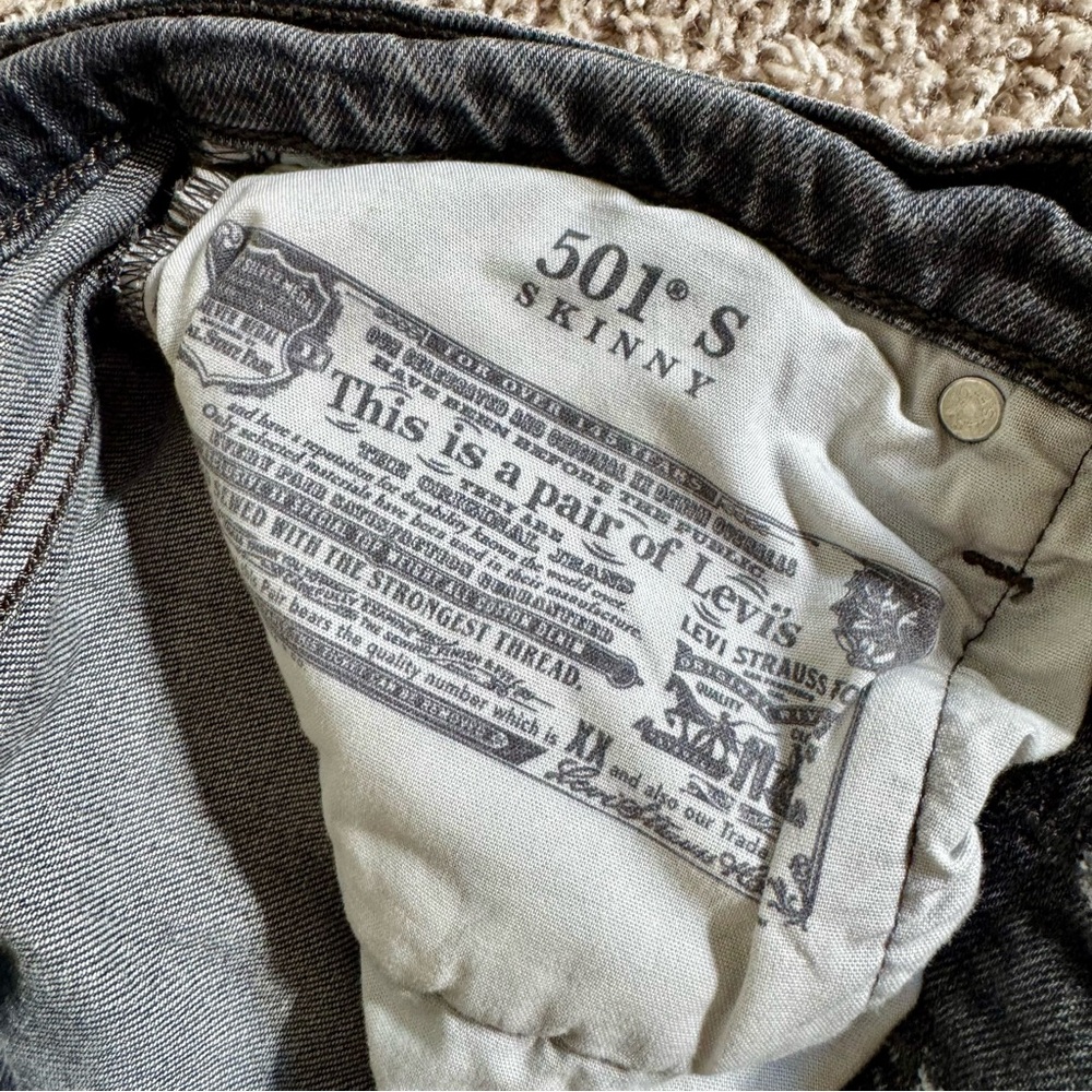 Levi’s Premium 501 Skinny Women’s Jeans in Cropped Black Denim w/ Raw Hem Sz 27 - Picture 8 of 16